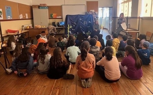 Biblioteca Municipal de Cantanhede realizou sessões de leitura do conto O peixe Arco-Íris, para crianças de Jardins de Infância e Escola Básica